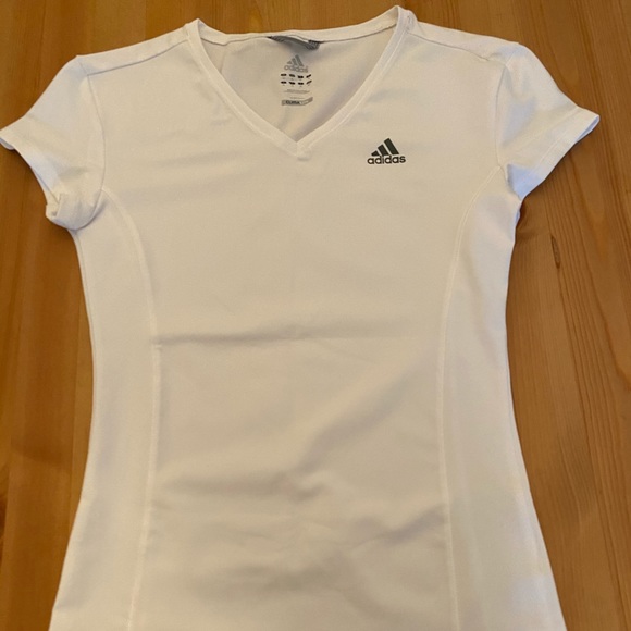 adidas Tops - ‼️NWOT TOP‼️